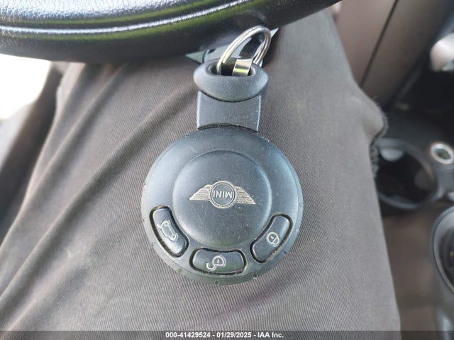 2010 MINI COOPER WMWMF3C51ATZ27322 Photo 10
