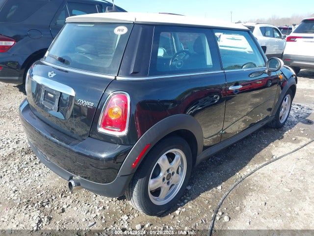 2010 MINI COOPER WMWMF3C51ATZ27322 Photo 3