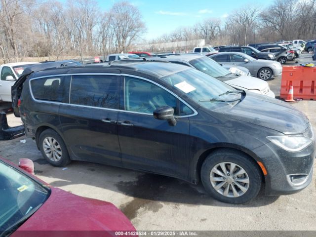 2C4RC1FG9JR102669 Chrysler Pacifica Touring Plus