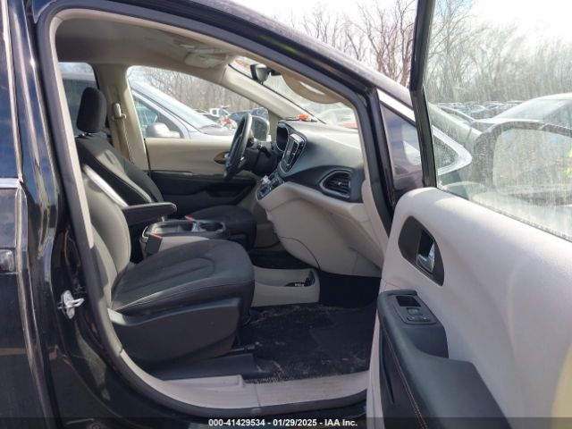 2C4RC1FG9JR102669 Chrysler Pacifica Touring Plus