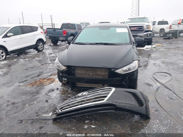 5NPD74LF5JH402752 Hyundai ELANTRA SE