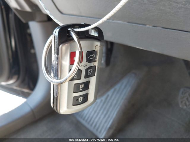 5TDYK3DC2FS612340 Toyota Sienna Xle/limited