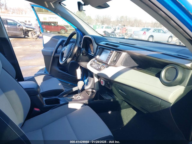 JTMRFREV5JJ231843 Toyota Rav4 Adventure/xle
