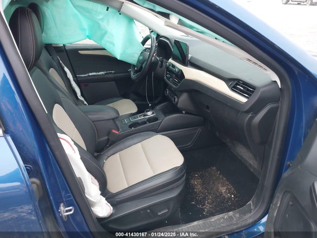 1FMCU9J96NUA35771 Ford Escape Titanium