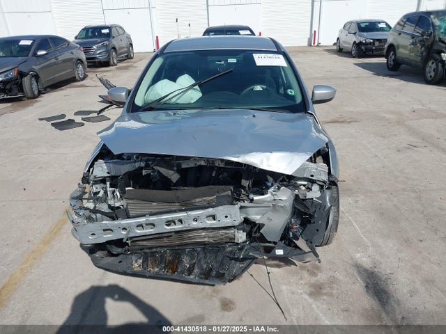 1FADP3F29JL237566 Ford FOCUS SE
