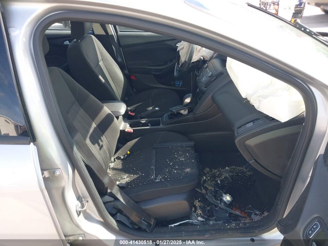 1FADP3F29JL237566 Ford FOCUS SE
