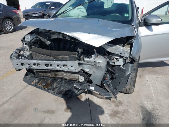 1FADP3F29JL237566 Ford FOCUS SE