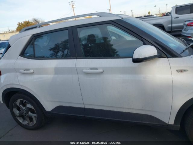 KMHRC8A34PU235621 Hyundai Venue Sel