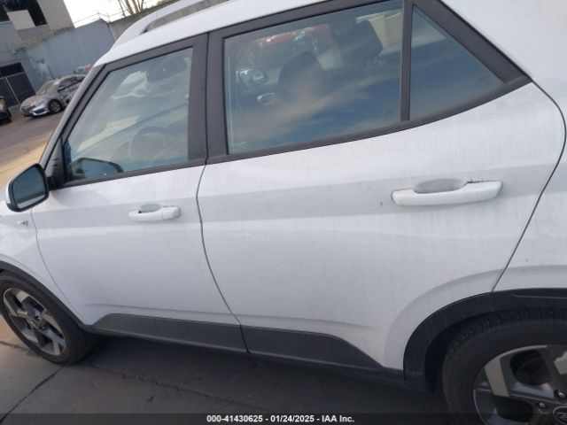 KMHRC8A34PU235621 Hyundai Venue Sel