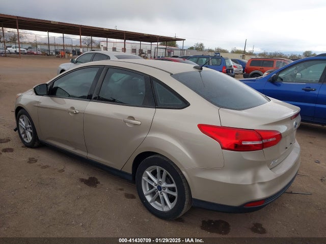 Ford FOCUS SE 2017 1FADP3F25HL295622 Image 3