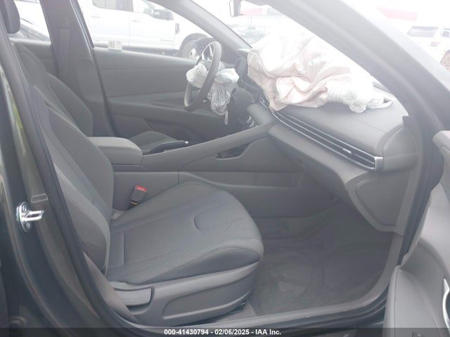 KMHLL4DG5SU875925 Hyundai ELANTRA SE
