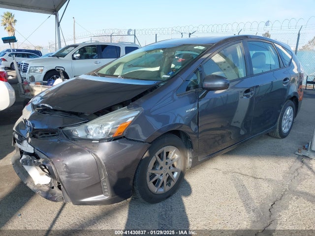 Toyota Prius V Two 2015 JTDZN3EU3FJ037441 Image 2