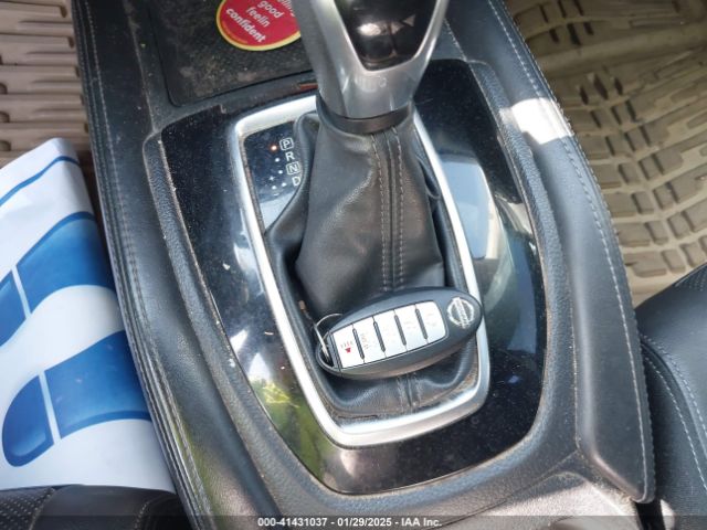 JN8AT2MT5HW391378 Nissan Rogue Sl
