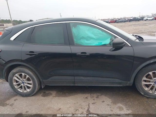 1FMCU0G67NUA55813 Ford ESCAPE SE