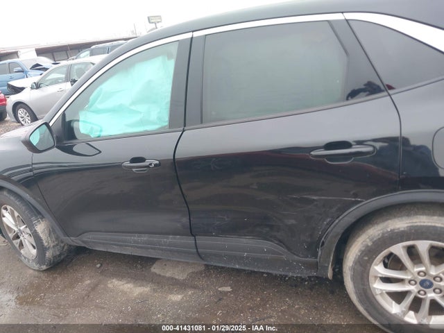 1FMCU0G67NUA55813 Ford ESCAPE SE