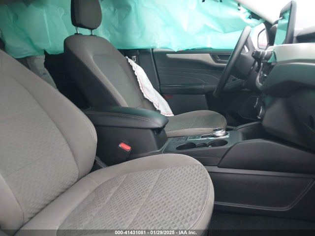 1FMCU0G67NUA55813 Ford ESCAPE SE