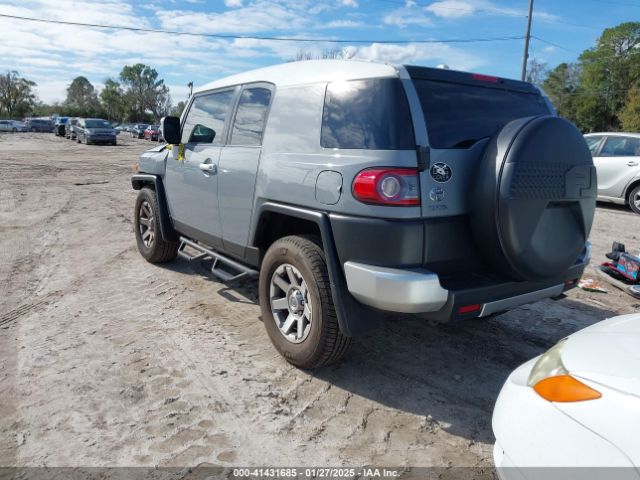 2014 TOYOTA FJ CRUISER JTEZU4BF7EK013999 Photo 2