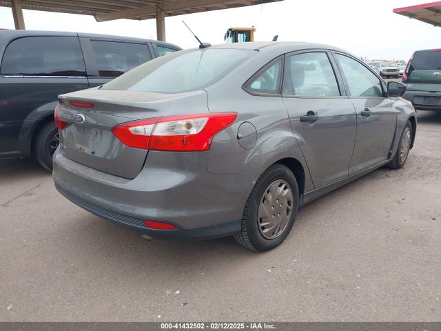 Ford FOCUS S 2014 1FADP3E20EL421155 Image 4
