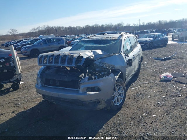 1C4PJLCB9GW212638 Jeep Cherokee Latitude