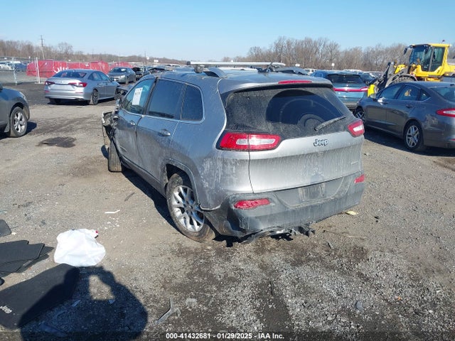 1C4PJLCB9GW212638 Jeep Cherokee Latitude