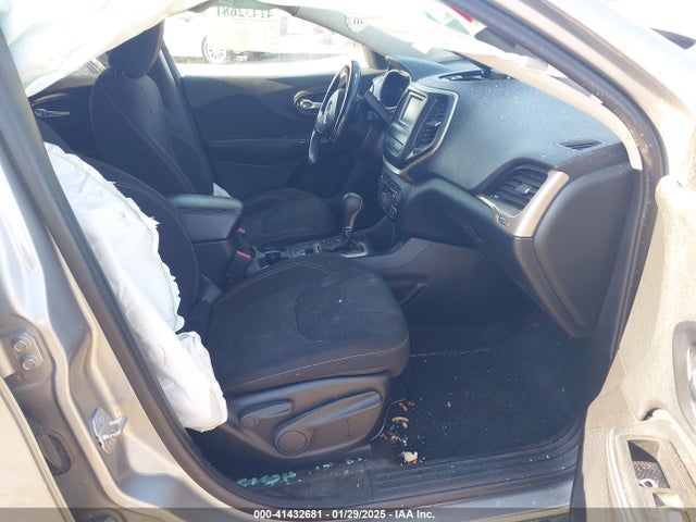 1C4PJLCB9GW212638 Jeep Cherokee Latitude