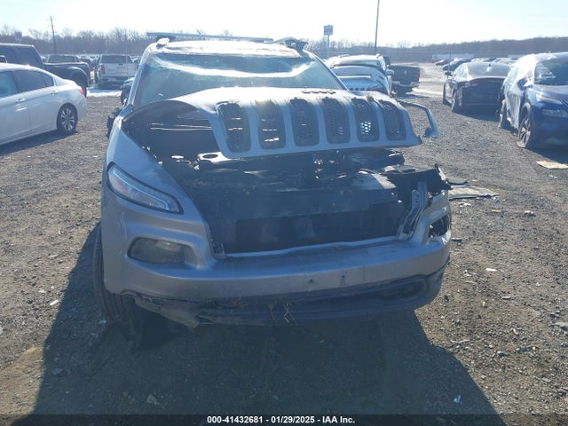 1C4PJLCB9GW212638 Jeep Cherokee Latitude