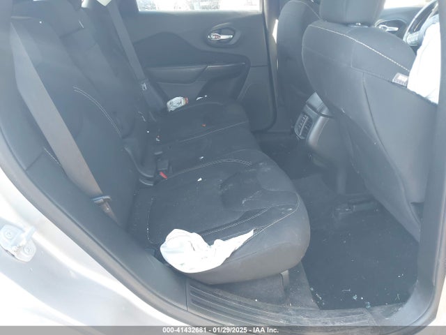 1C4PJLCB9GW212638 Jeep Cherokee Latitude
