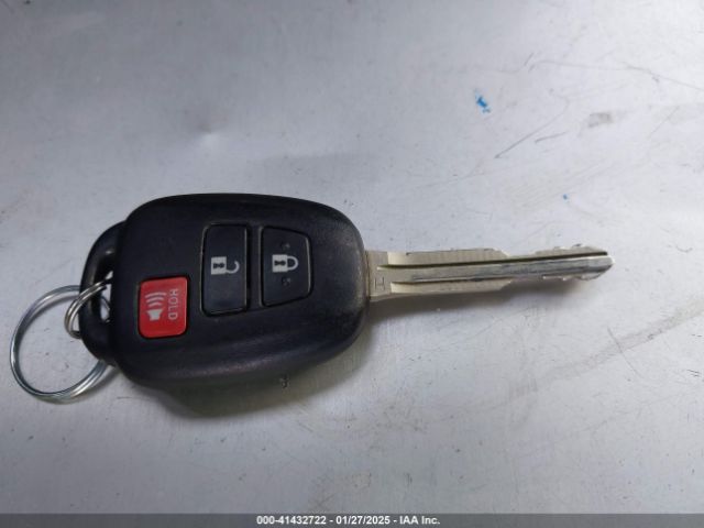 2T3ZFREV8JW428653 Toyota RAV4 LE