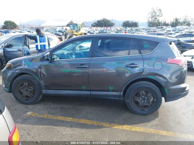 2T3ZFREV8JW428653 Toyota RAV4 LE