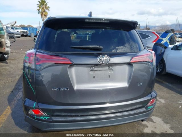 2T3ZFREV8JW428653 Toyota RAV4 LE