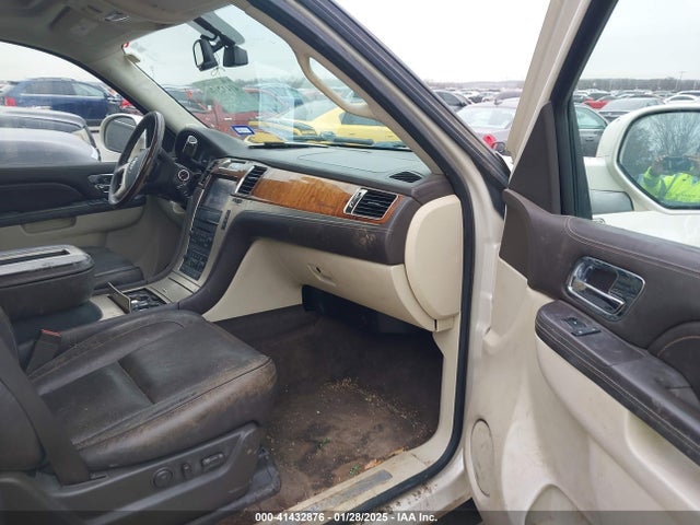 2013 CADILLAC ESCALADE ESV 1GYS3KEFXDR364642 Photo 4