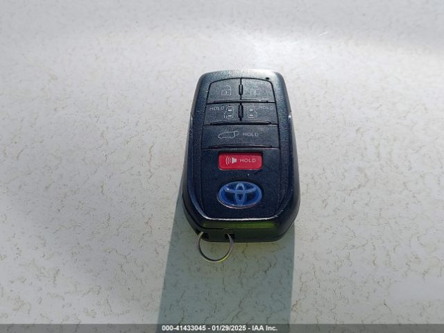 5TDYRKEC3MS011035 Toyota SIENNA XLE