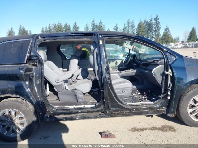 5TDYRKEC3MS011035 Toyota SIENNA XLE