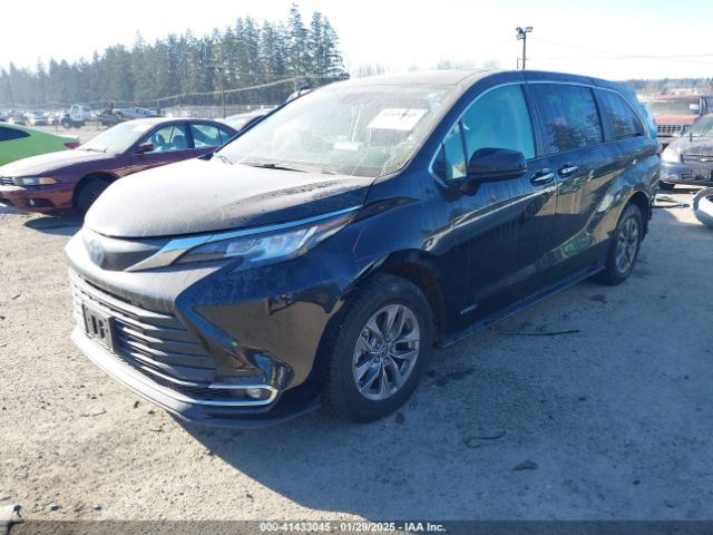 5TDYRKEC3MS011035 Toyota SIENNA XLE