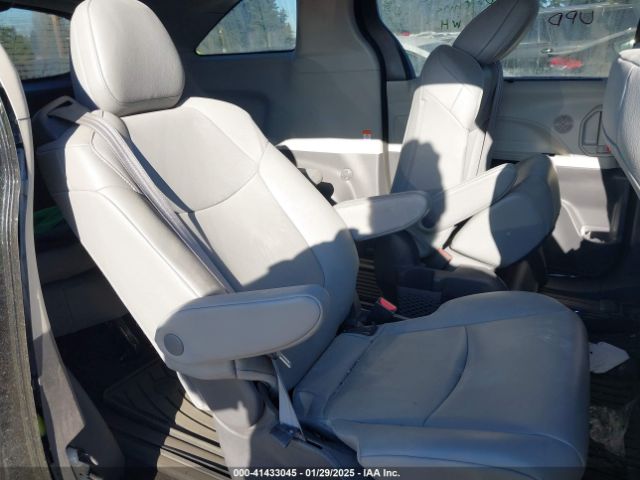 5TDYRKEC3MS011035 Toyota SIENNA XLE