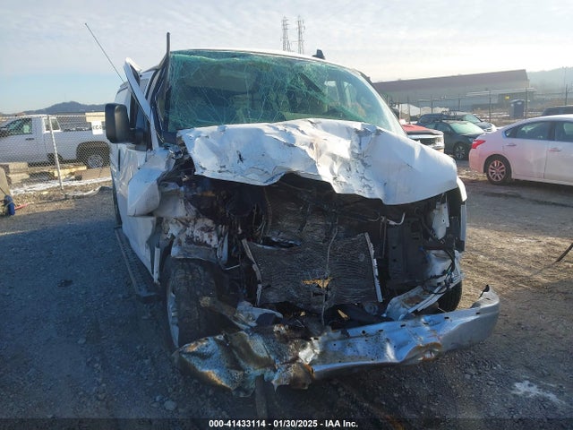 1GAZGPFG6J1269222 Chevrolet Express 3500 Lt
