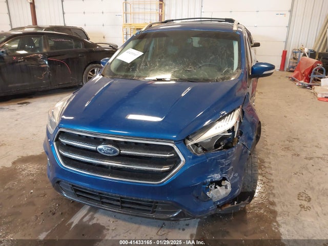 1FMCU0J9XJUC33162 Ford Escape Titanium