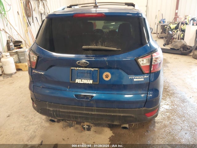 1FMCU0J9XJUC33162 Ford Escape Titanium