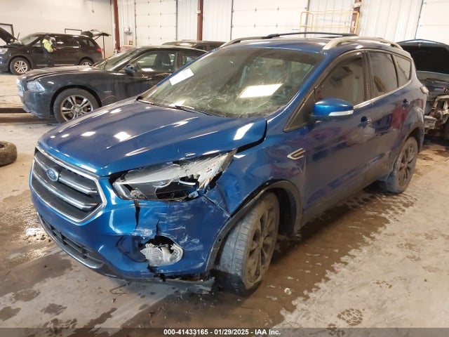 1FMCU0J9XJUC33162 Ford Escape Titanium