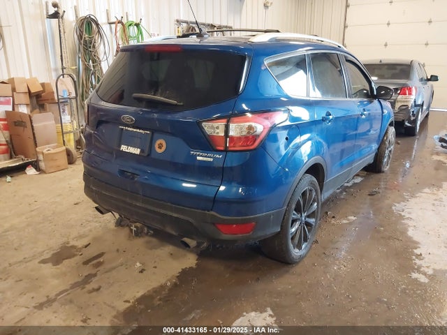1FMCU0J9XJUC33162 Ford Escape Titanium