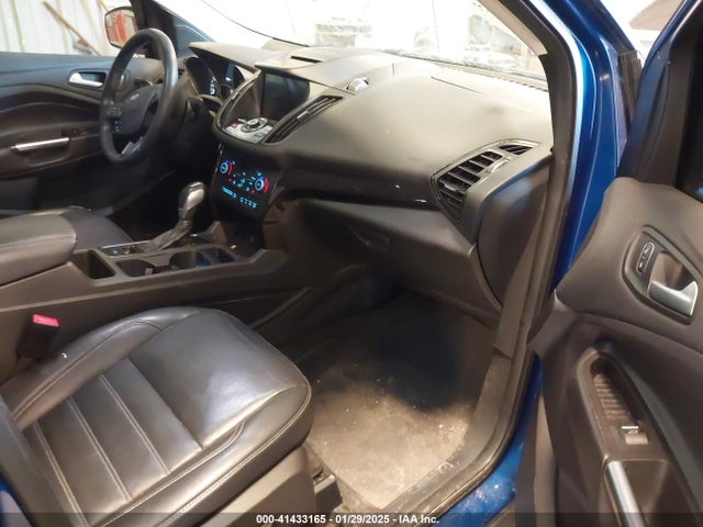 1FMCU0J9XJUC33162 Ford Escape Titanium