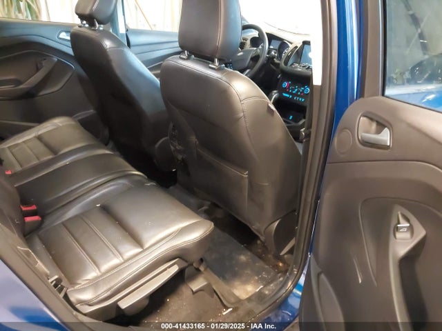 1FMCU0J9XJUC33162 Ford Escape Titanium