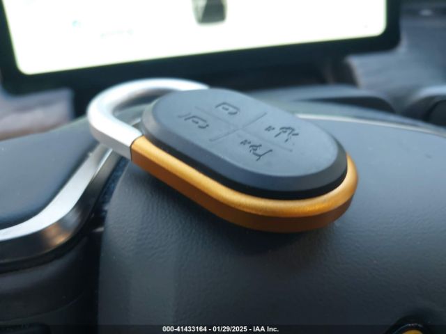 2022 RIVIAN R1S 7PDSGABL4NN000409 Photo 10