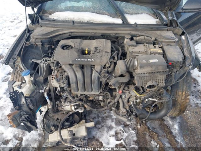 KMHD74LFXHU207158 Hyundai ELANTRA SE
