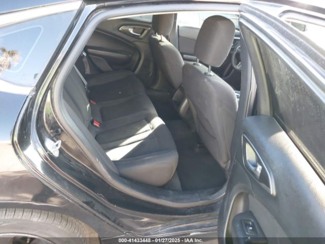 1C3CCCAB3FN529027 Chrysler 2015