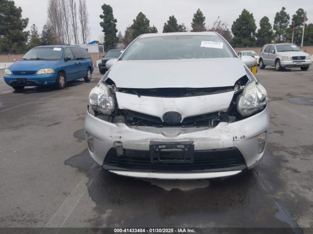 JTDKN3DU0F1946000 Toyota Prius Four