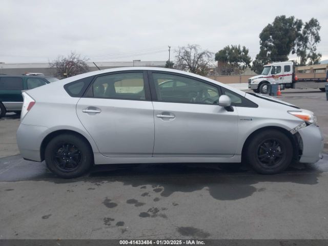 JTDKN3DU0F1946000 Toyota Prius Four
