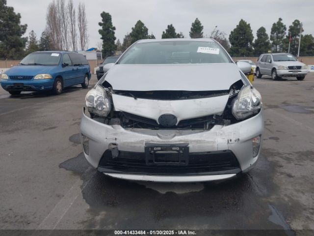 JTDKN3DU0F1946000 Toyota Prius Four