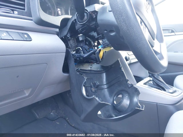 5NPD84LF6JH392102 Hyundai ELANTRA SEL