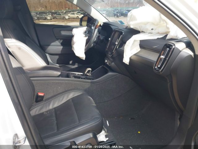 2024 VOLVO XC40 YV4L12UK0R2260737 Photo 4